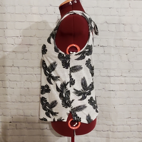*Free add-on with purchase* Old Navy tropical white/black tank top - Picture 2 of 5